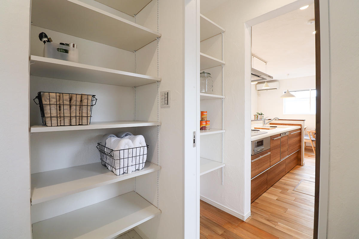 Walkthrough closet.jpg