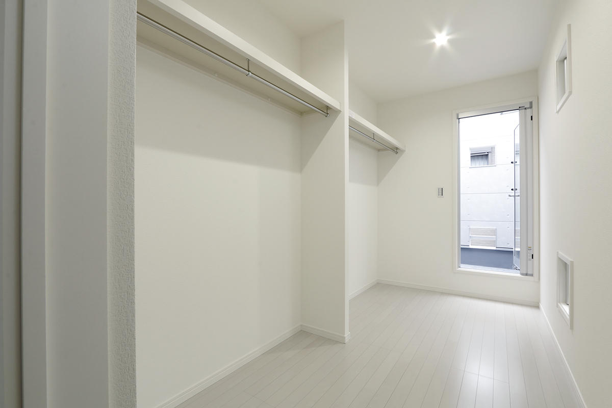 Walkthrough closet3.jpg