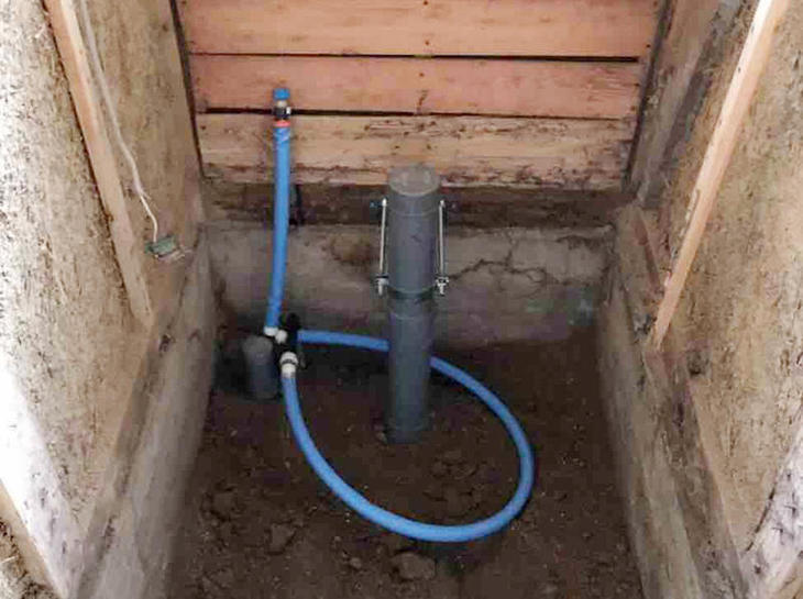 トイレの排水管、給水管を新しくしました。担当：亀田