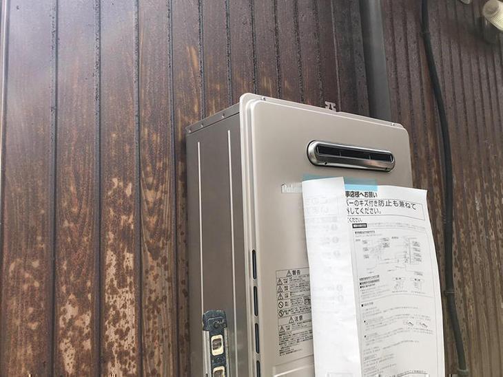 石油給湯器からガス給湯器に交換します。あとは動作確認をして工事完了です。担当：古屋・高見