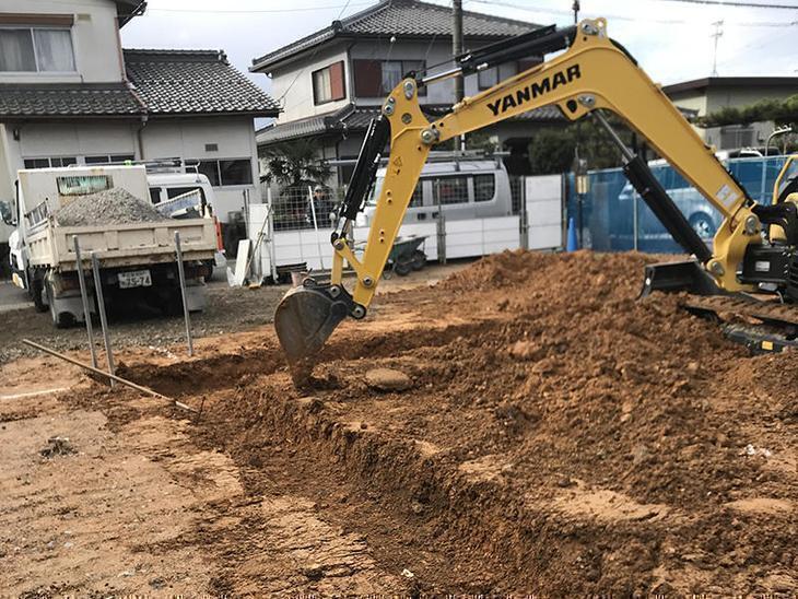 基礎着工です。掘削工事と整地を行ってもらっています。担当：森井