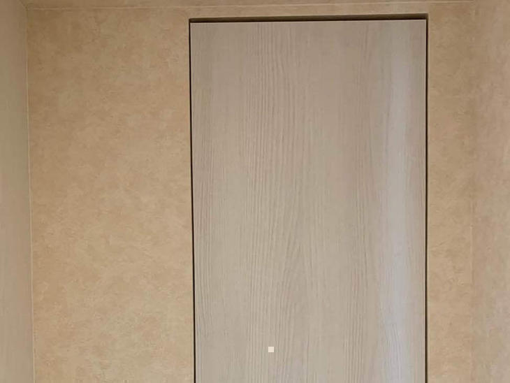 収納スペースの扉を取り付けました。　担当：藤井・渡邊