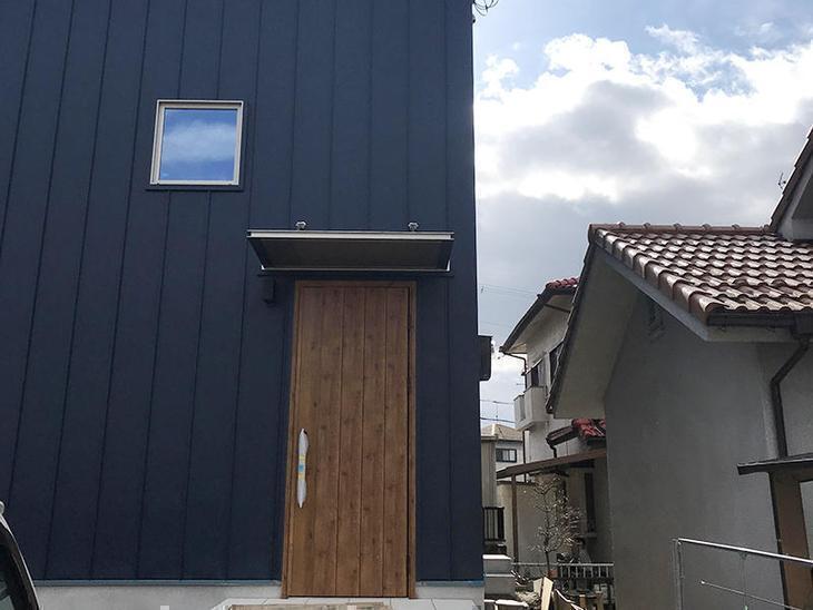 外部ひさしの施工も出来上がり外部完成です。担当：森井