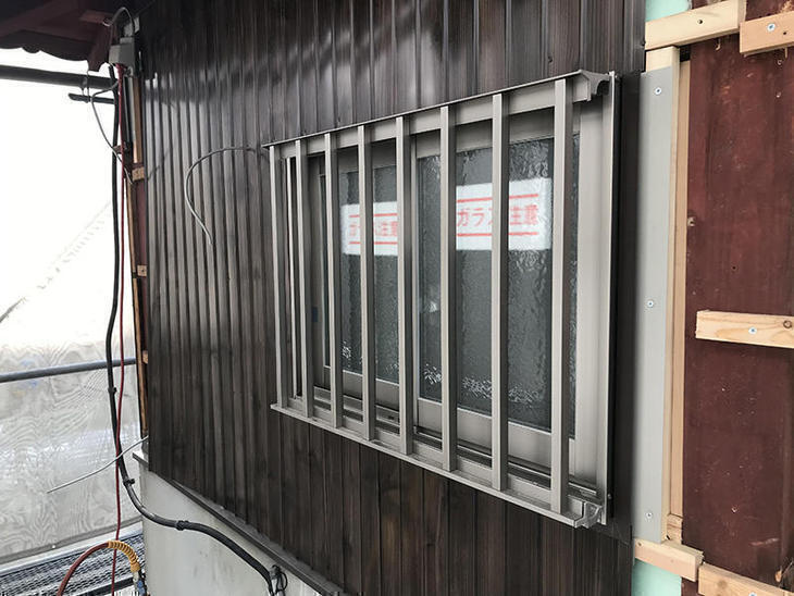 窓の交換が完了したので、外壁を貼っていきます。担当：岩城