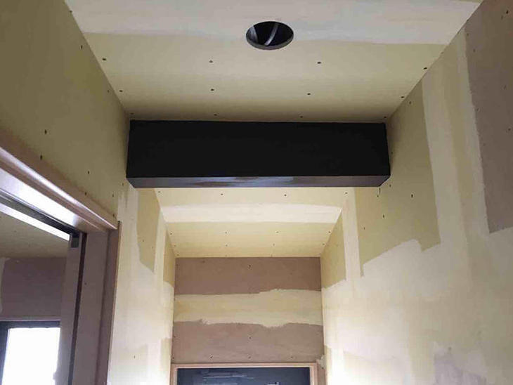 クロスの下地処理が終わりました。これからクロスを貼っていきます！担当：古屋・高見