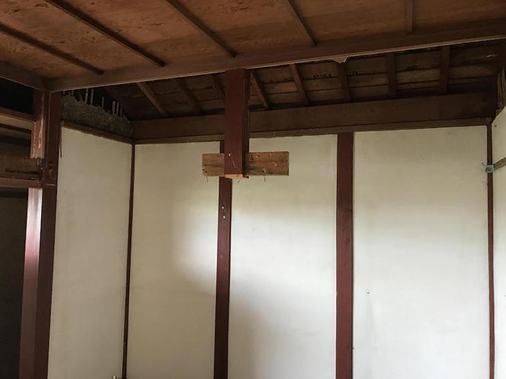 和室を改装するため、天井や床を解体しています！解体後、床や天井を組んでいきます！担当：高田・吉田