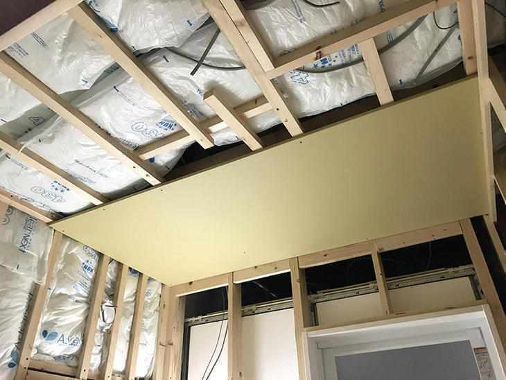 洗面所の天井・壁下地をしています！担当：岩城