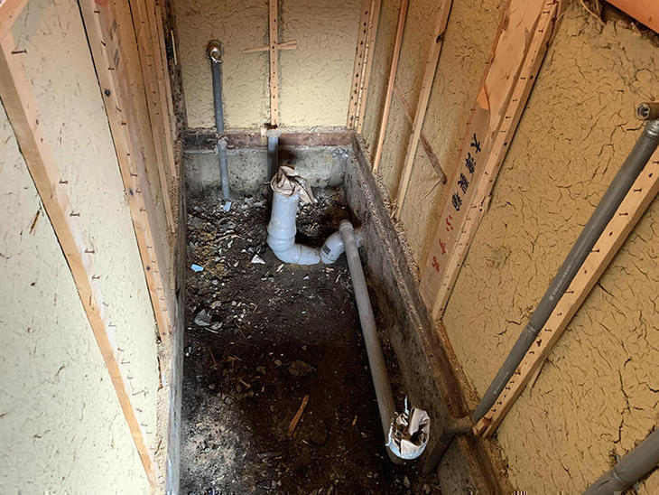 トイレの解体が終わりました！！次は配管の仕込みに入ります。担当：亀田