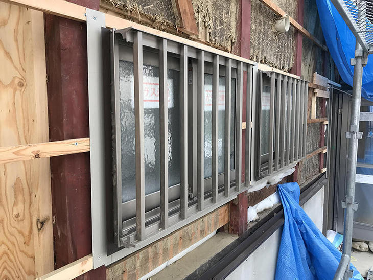 古いサッシを撤去し、新たにペアガラスの窓を取り付けました！担当：岩城