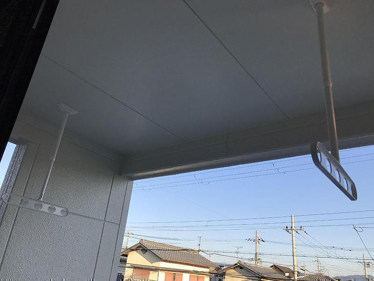 バルコニーに物干しを取り付けました！担当：岩城
