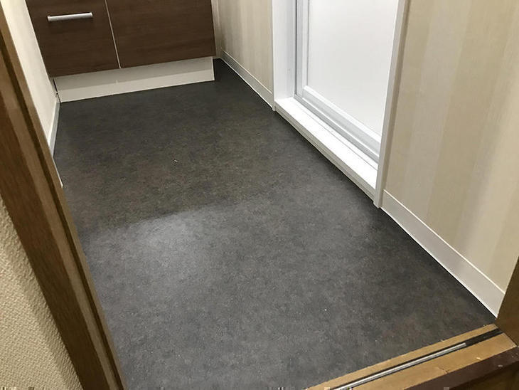 洗面所のクロス、クッションフロアを貼り替えました！担当：岩城