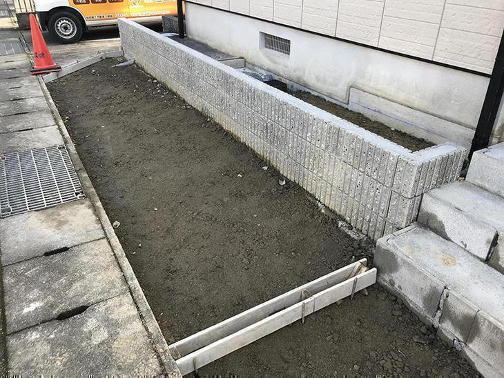 ブロックを撤去した後コンクリートを打つために型枠を取り付けました。このあとコンクリートを打設して10日ほど養生しておきます！担当：高田