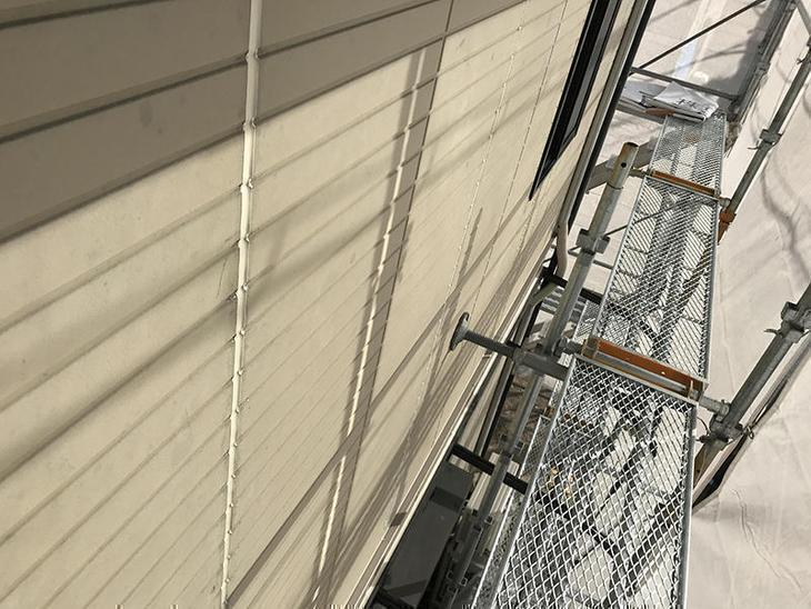 外壁塗装の前に目地にコーキングを打ちました！外壁塗装では外見をきれいにするだけでなく、防水を確認しお家の中も守りましょう！担当：高田・山中