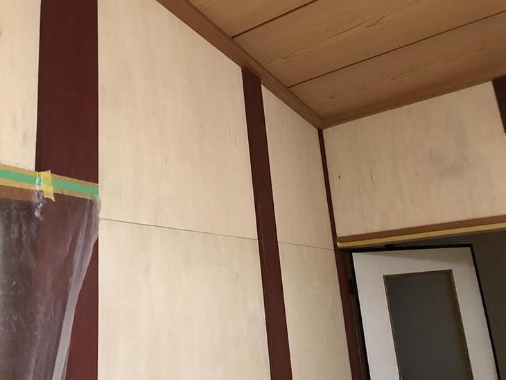 真壁の和室にベニヤを貼っていきます！仕上げはクロスを貼ります！担当：高見・森井