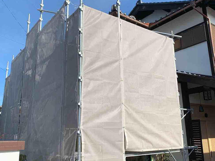 足場の組立が完了し、これから外壁を貼っていきます！担当：古屋・高見