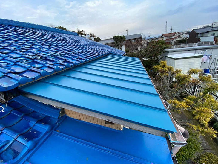 無事に屋根が仕上がりました！あとは水切りなどすれば完成です！担当：山中