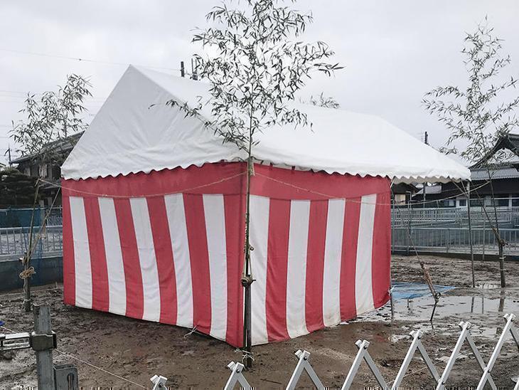 工事前に神主さんに来てもらい地鎮祭をしています。担当：森井