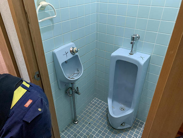 トイレの解体をしていきます。担当：亀田