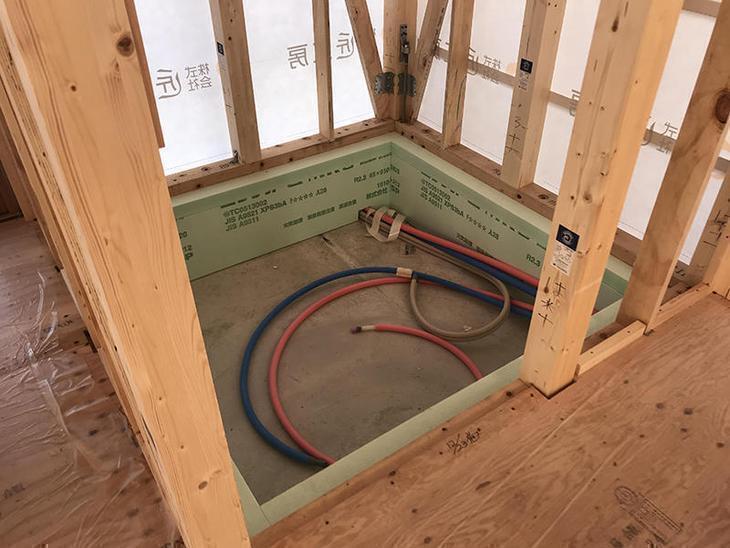 ユニットバスの基礎部分をスタイロフォームにて断熱してます。担当：森井