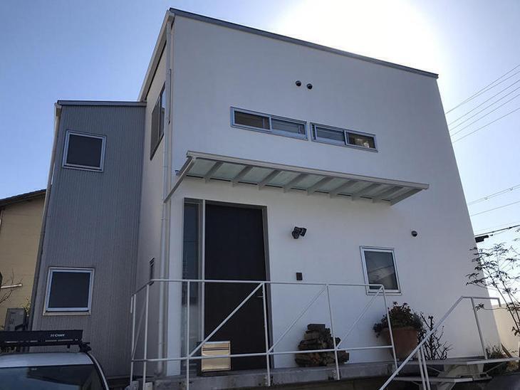 足場を撤去しました！外壁も真っ白できれいになりました。担当：上田滉大