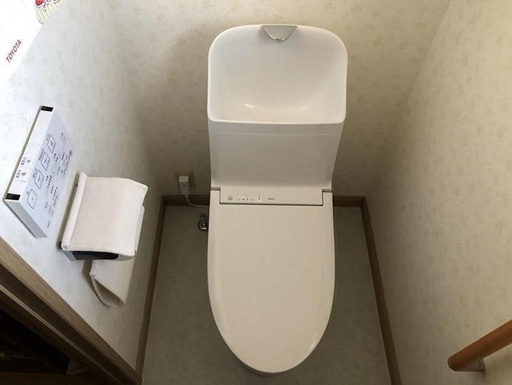 トイレを交換しました。床材（クッションフロア）も張り替えました。担当：上田滉大