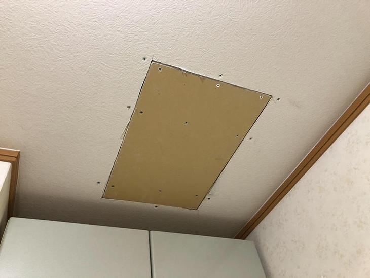 天井を補修しました。クロスを貼り替えて完了です。担当：上田滉大