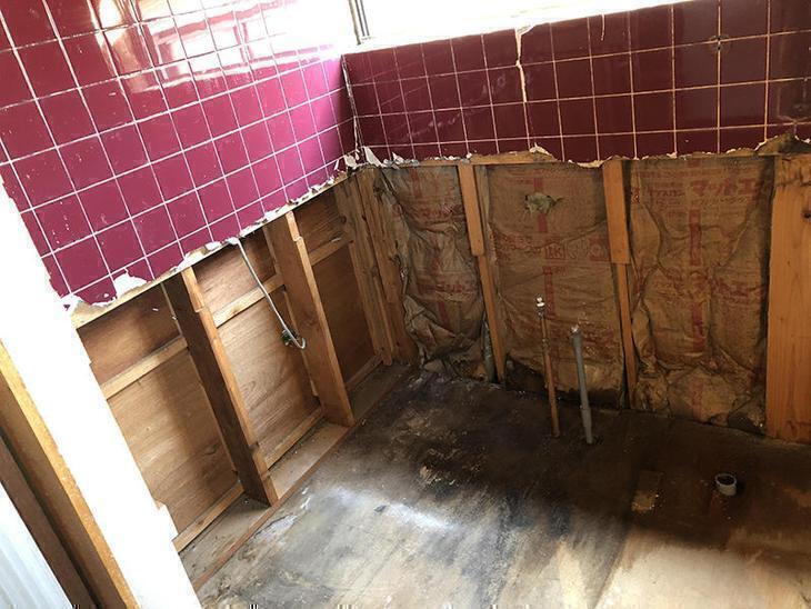 2階のハーフユニットを解体しています！解体は1日で完了します。担当：高見