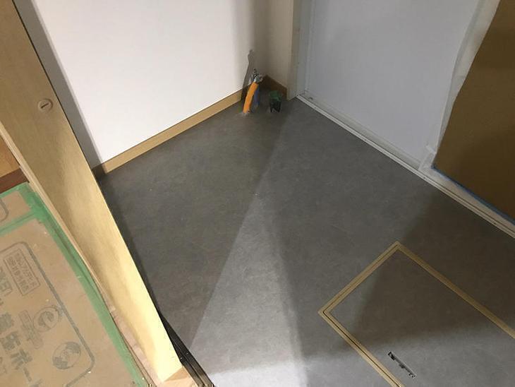 クッションフロアとクロス貼りが完了しました！担当：高見