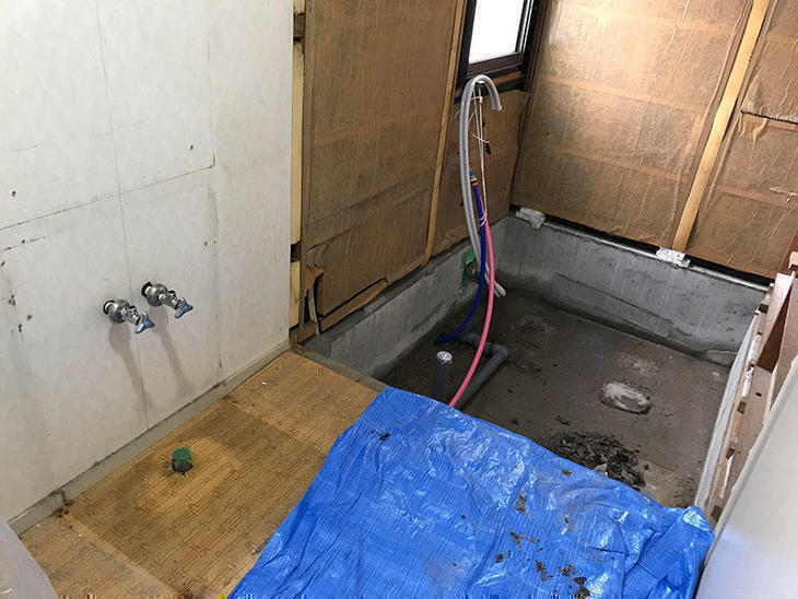 本日、浴室設備配管の仕込みと洗面台の外しが終わりました！担当：山尾