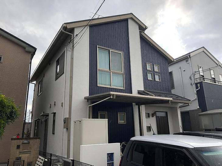 屋根・外壁塗装が完了しました。塗装工事のついでに門柱も塗りました。担当：高田