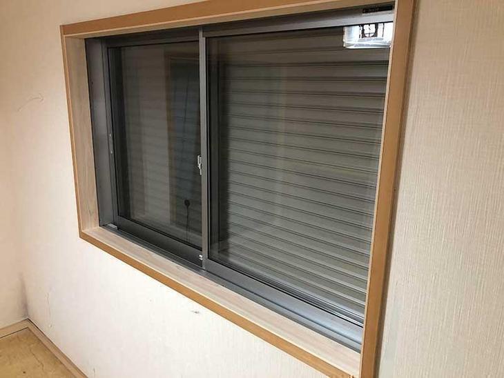 内窓設置の為、障子を撤去して溝を塞いでもらいました。塗装して周りの色に合わせます。担当：山中和樹