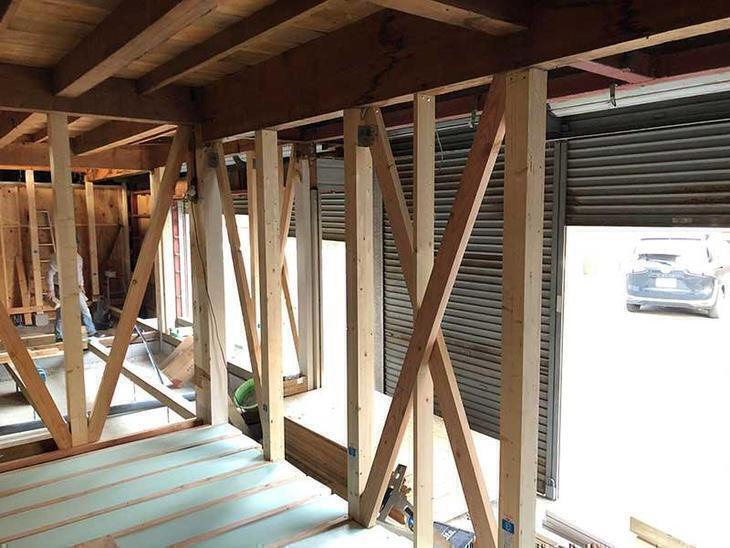 家の耐震を考え、筋交いを新たに入れました。担当：有田