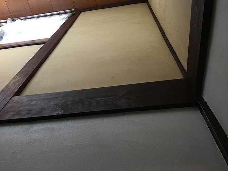 下塗りです。アクが出ないようにもしてあります。乾燥後珪藻土で仕上げます。担当：吉田・山尾