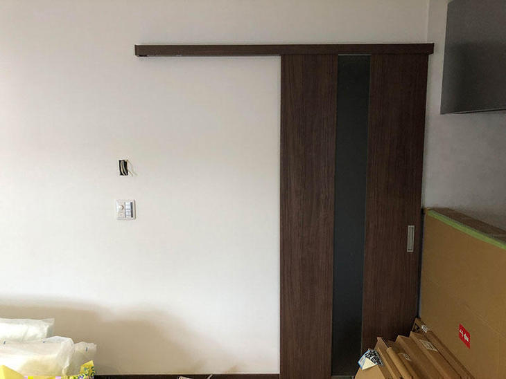 アウトセットの建具を取り付けました！できるだけ開口をとり、部屋と廊下の行き来がしやすいようにしています！担当：高田・中島健太