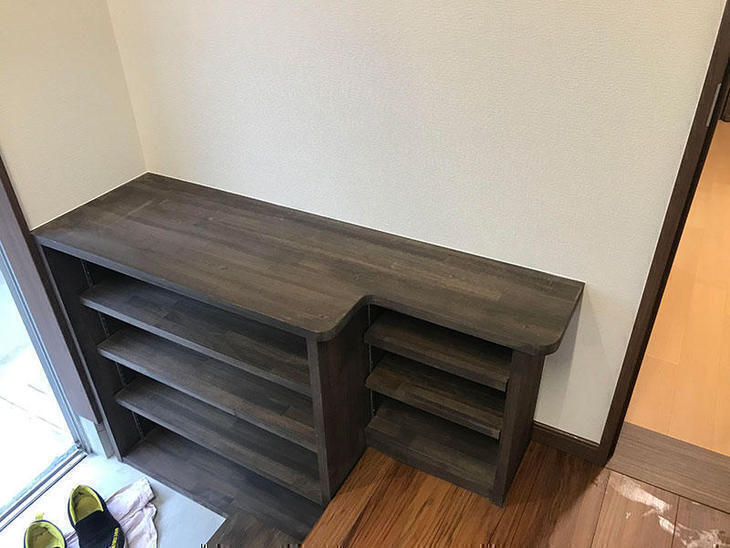 大工さんに下駄箱を作ってもらいました！塗装屋さんにお願いし建具のカラーに近い色に調整して頂きました。担当：岩城