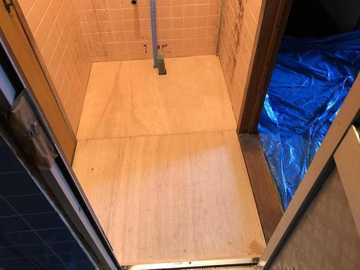 解体した床を復旧しました。一から床組してベニヤ板を貼りました。仕上げていきます！担当：中島凌太