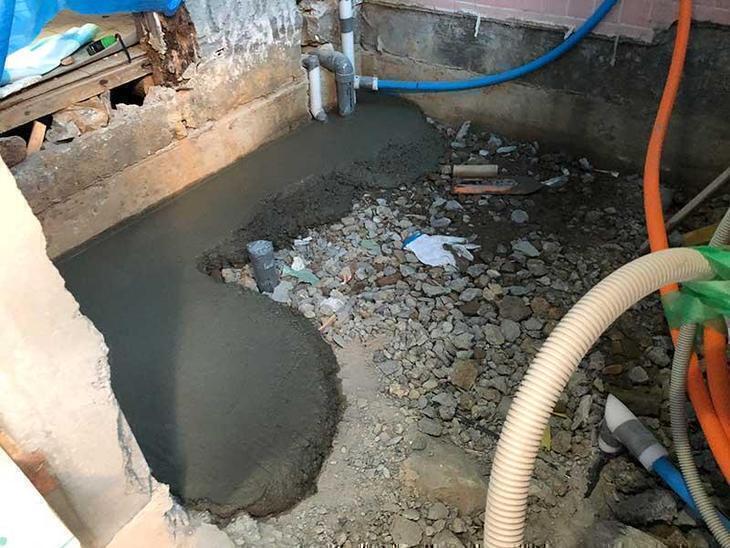 ユニットバスを組み立てる前に土間コンクリートを打っています！担当：高見