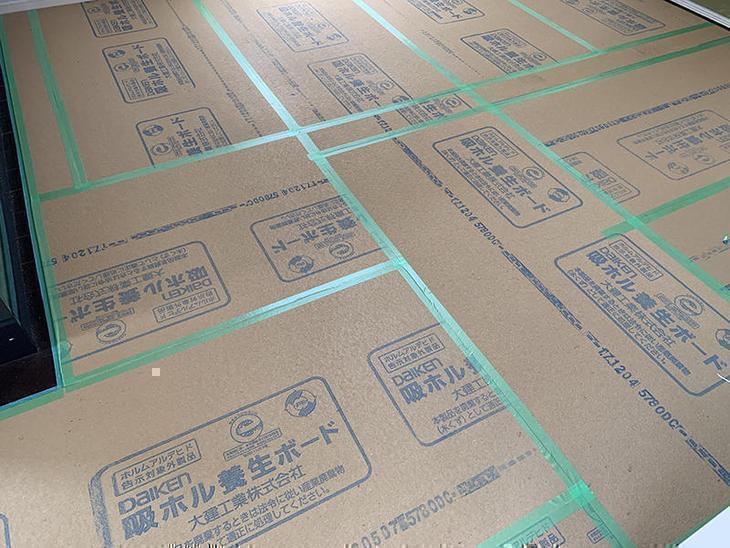 解体前の養生を行いました！床を傷つけないように丁寧に行います。担当：亀田