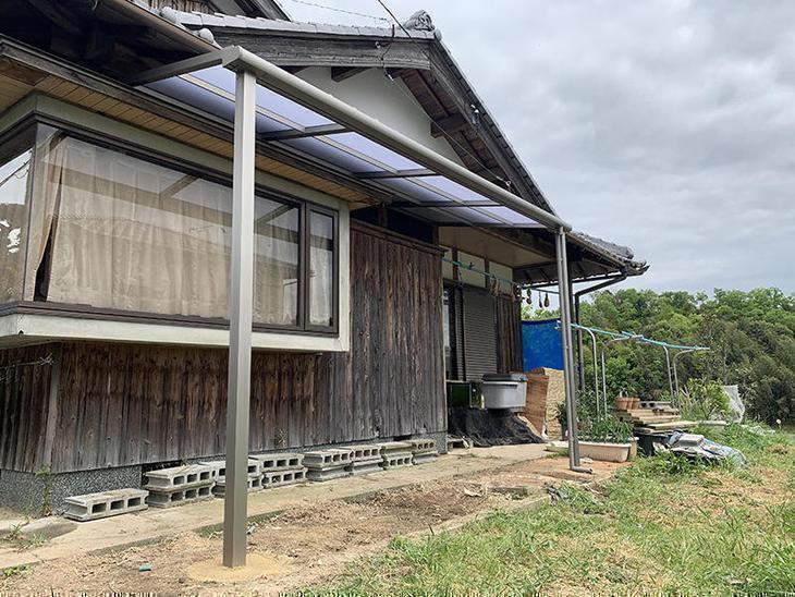 テラス屋根の設置が完了しました。リクシルのスピーネF型になります。担当：亀田