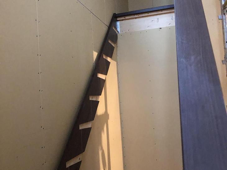 階段取り付け作業してもらってます。担当：森井