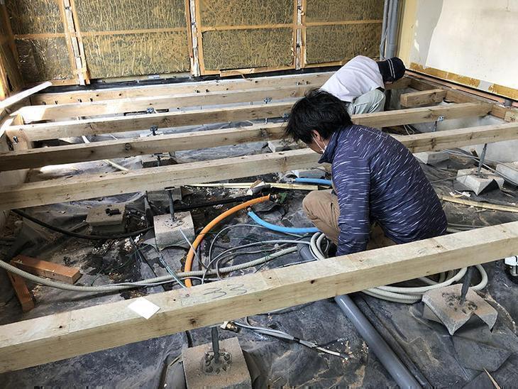 新しい水廻りの設備配管の仕込みをしています！変えられる所は新しい配管にしていきます！担当：岩城
