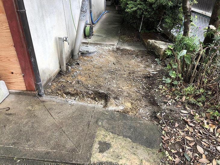 便槽を入れ替えるため外部解体をしています！担当：高田