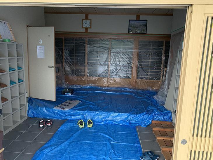 会館の和式トイレを洋式に改装する為、養生を行いました。担当：亀田・中島凌太