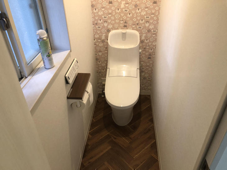 トイレを新しくし、クロス・クッションフロアも貼り替えて頂きました。担当：馬渕・山中和樹・森田