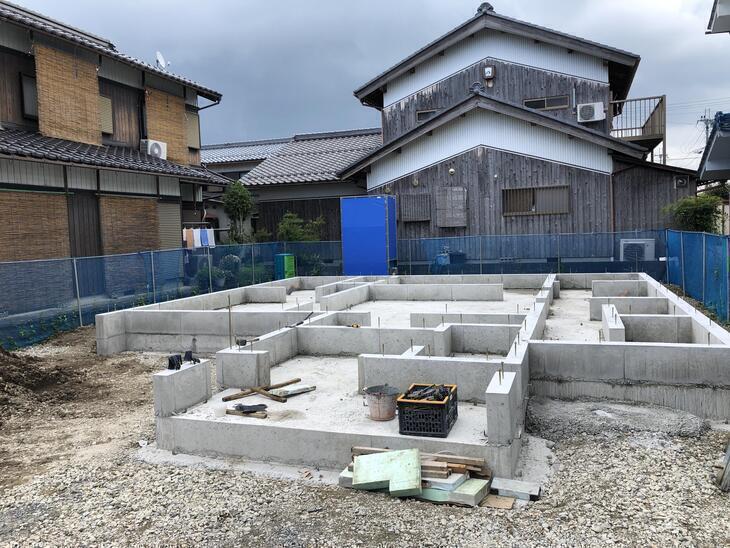 基礎型枠の取り外し作業を行なっています。担当：森井