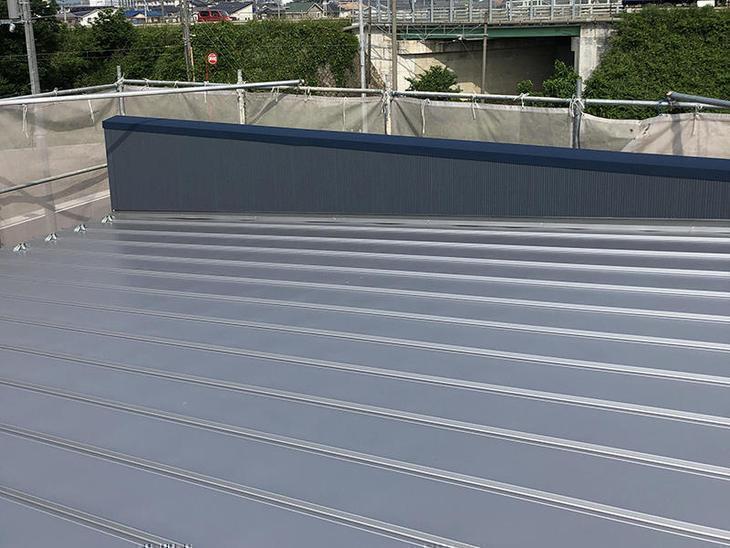 屋根板金を工事してます。担当：森井