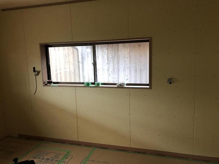 LDKのボード貼りが完了しました！次にコンセント・スイッチの開口をしていきます！担当：古屋・高見