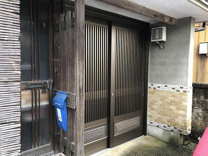玄関引き違い戸をカバー工事で新しくしました！1日で交換出来ます！リクシルのリシェントです！担当：中村太亮