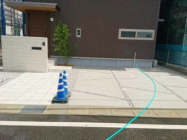駐車場のコンクリート打設をさせて頂きました！素敵な外構に仕上がりましたね！担当：上田航平