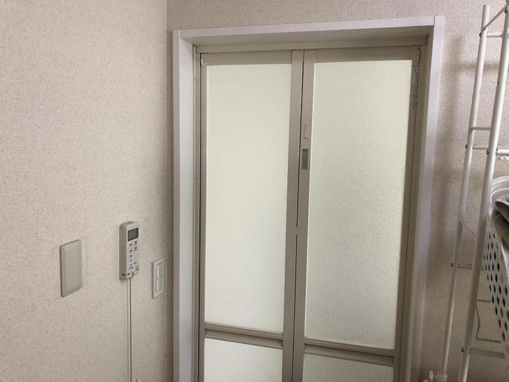 お風呂の入り口ドア枠が腐っていたので、樹脂製のドア枠に交換しました！水に強く腐らないので、これで安心です！担当：中村太亮